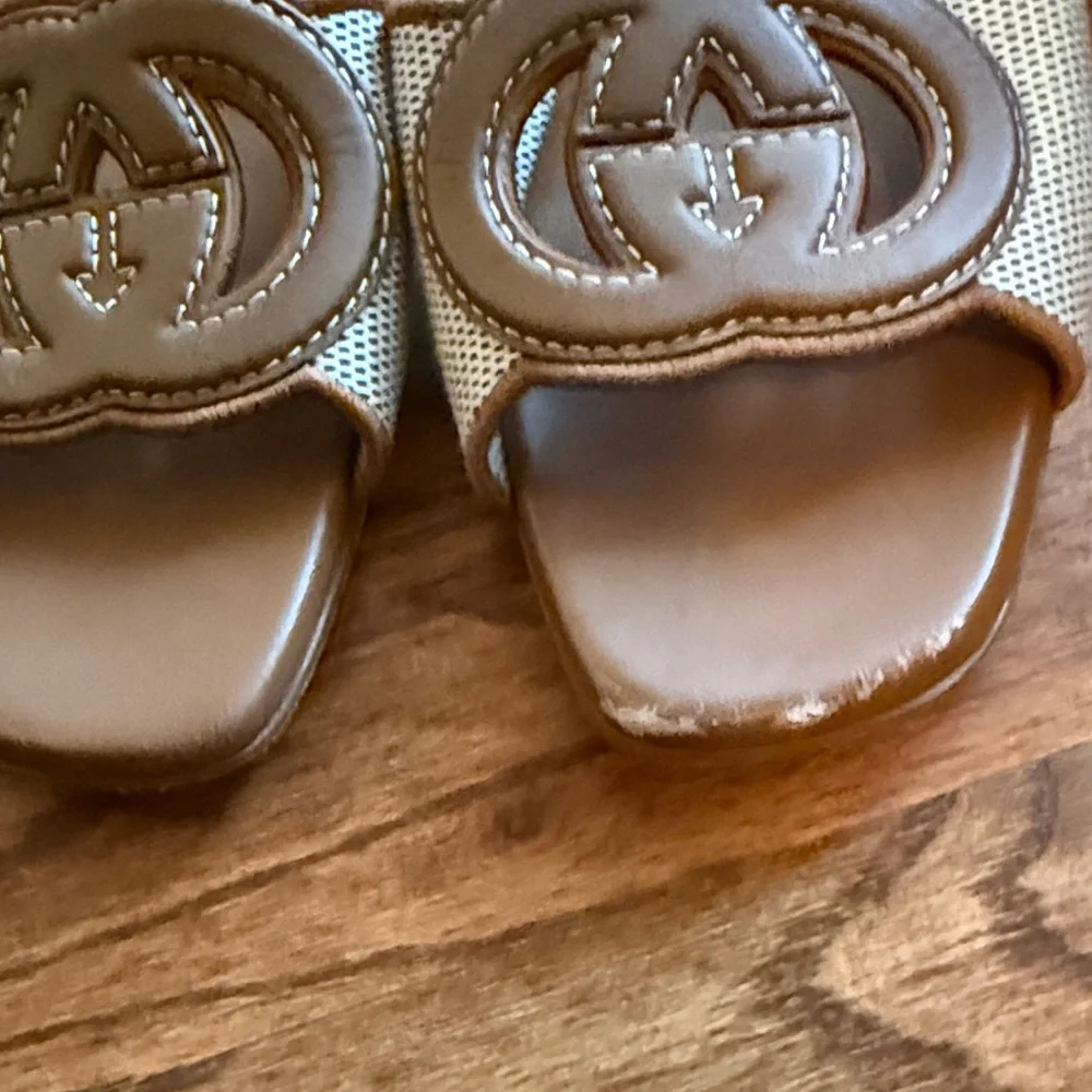 Gucci Brown and Cream Slide Sandals for Women - Picture 2 of 5